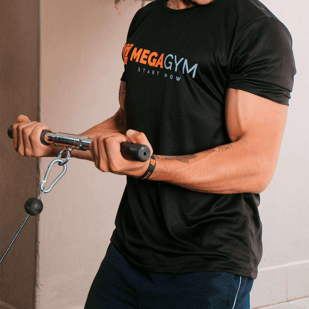 Puxador Pulley 51cm Reto Articulado Cromado e Pegada Emborrachada - Imagem 3