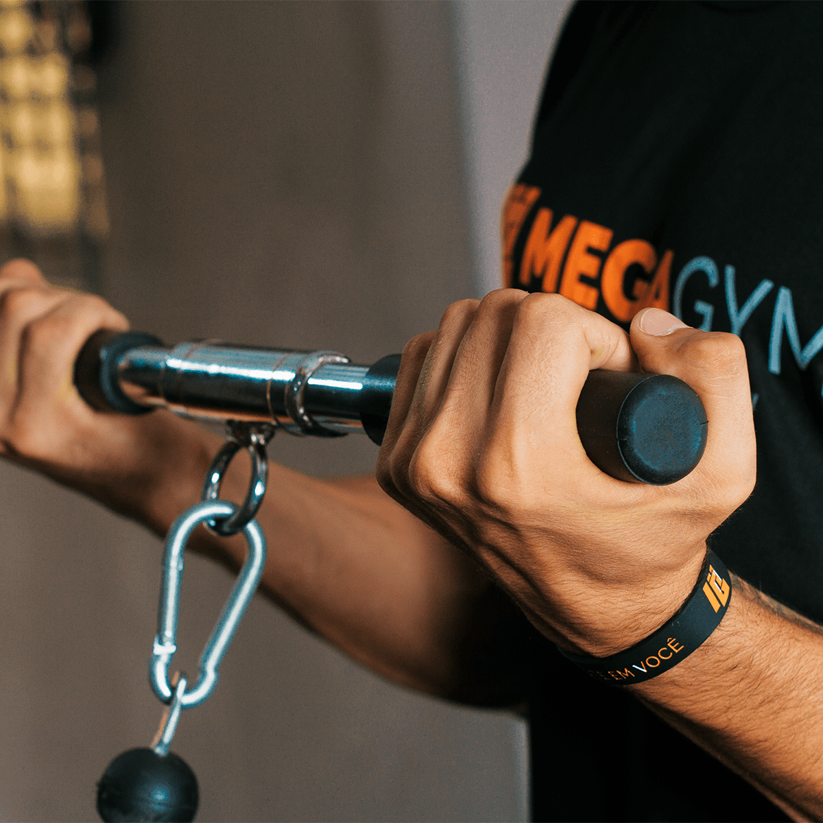 Puxador Pulley 51cm Reto Articulado Cromado e Pegada Emborrachada - Imagem 2